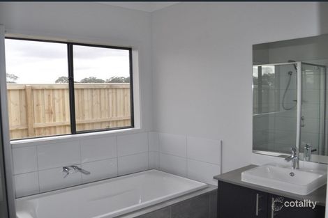 Property photo of 18 Mietta Terrace Greenvale VIC 3059