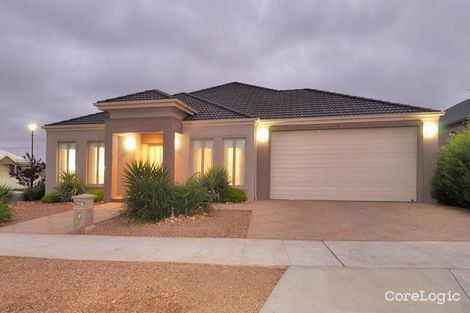 Property photo of 17 Lancefield Drive Caroline Springs VIC 3023