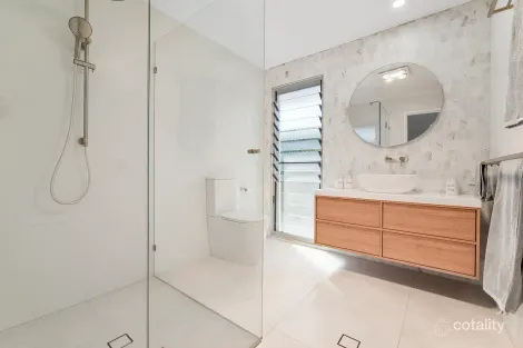Property photo of 77 Oxley Drive Paradise Point QLD 4216