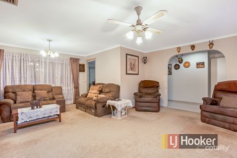 Property photo of 19 Barnsley Drive Endeavour Hills VIC 3802