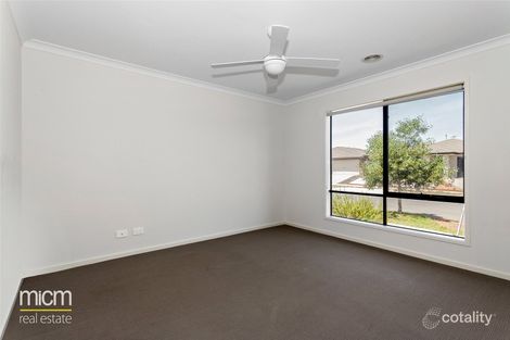 Property photo of 106 James Melrose Drive Brookfield VIC 3338