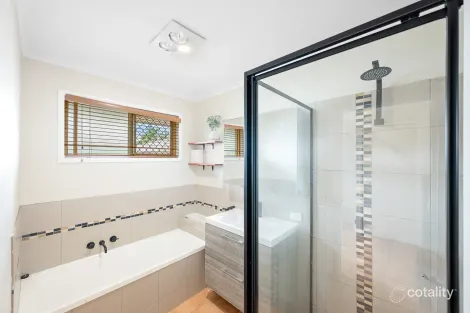 Property photo of 4 Lagoon Court Clinton QLD 4680