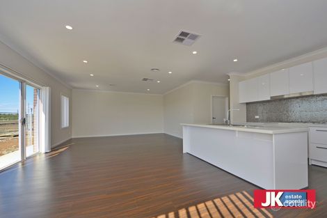 Property photo of 19 Maintop Way Tarneit VIC 3029
