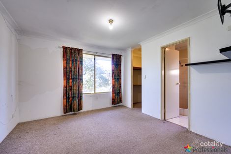 Property photo of 73 Sunningdale Chase Meadow Springs WA 6210