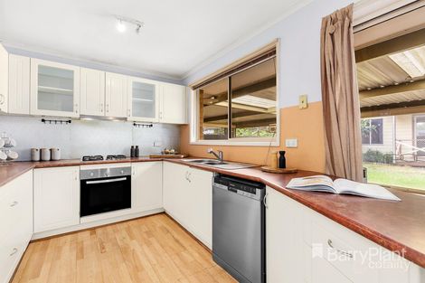 Property photo of 15 Bronsdon Court Mill Park VIC 3082