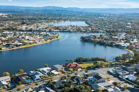 2/10 Peacock Pl, Burleigh Waters, QLD 4220