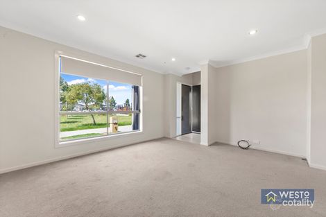 Property photo of 31 Luster Crescent Tarneit VIC 3029