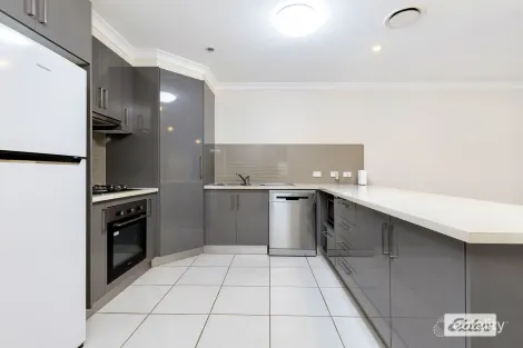 Property photo of 2/5 Calderwood Street Emerald QLD 4720