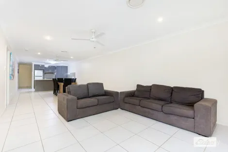 Property photo of 2/5 Calderwood Street Emerald QLD 4720