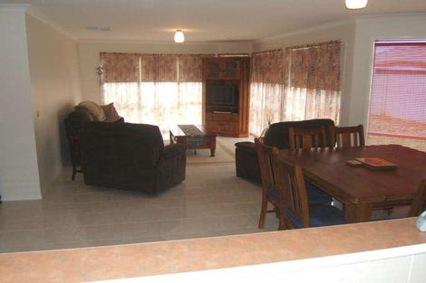 Property photo of 77 Oaklands Way Pakenham VIC 3810