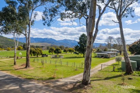 61 Roberts Creek Rd, Porepunkah, VIC 3740