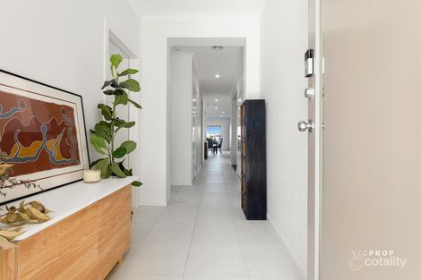 Property photo of 10 Seabreezer Place Point Cook VIC 3030