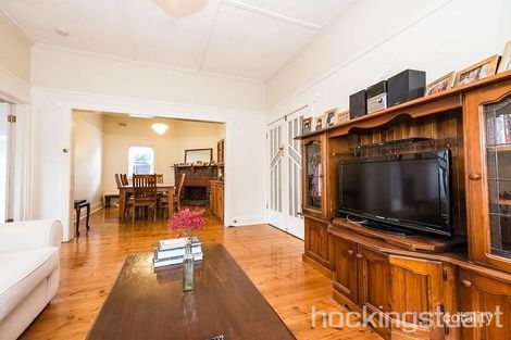 Property photo of 8 Cairnes Grove Bentleigh VIC 3204