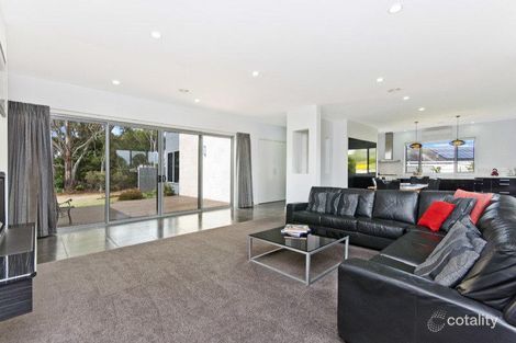 Property photo of 7 St James Place Hamilton VIC 3300