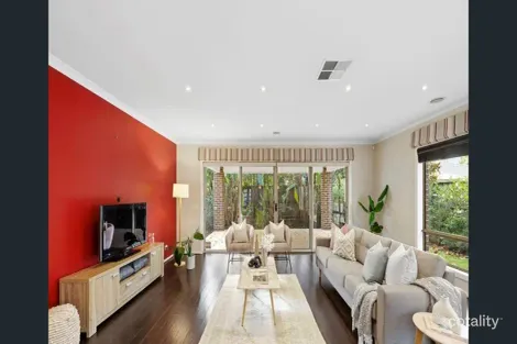 Property photo of 10 Mountainview Boulevard Cranbourne North VIC 3977