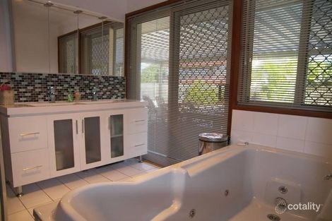 Property photo of 32 Inveray Avenue Benowa QLD 4217