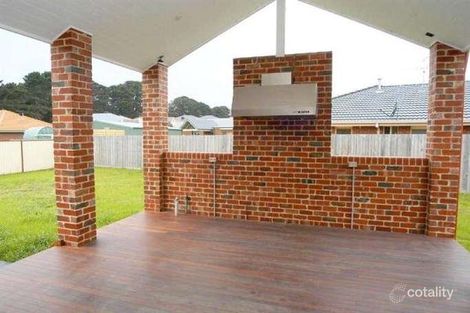 Property photo of 2 Waterville Vista Cranbourne VIC 3977
