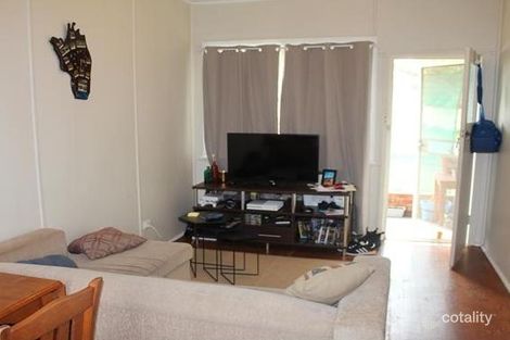 Property photo of 2/2 Lynburn Avenue Bomaderry NSW 2541
