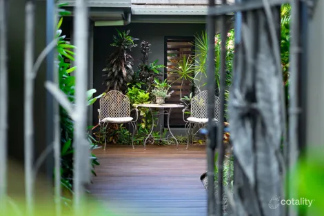 4 Savaii Cl, Palm Cove, QLD 4879