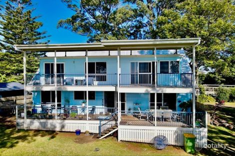 Property photo of 30 Blue Waters Crescent Macleay Island QLD 4184