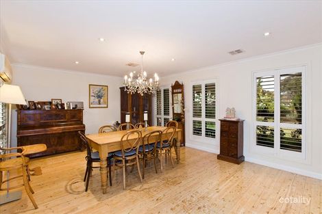 Property photo of 10 Kinlyside Avenue Jerrabomberra NSW 2619