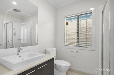 Property photo of 61 Graziers Crescent Clyde North VIC 3978