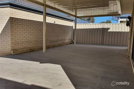 Property photo of 5 Hirono Approach Meadow Springs WA 6210