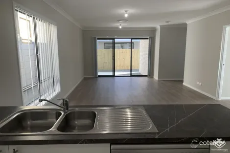 Property photo of 5 Daybreak Street Spring Mountain QLD 4300