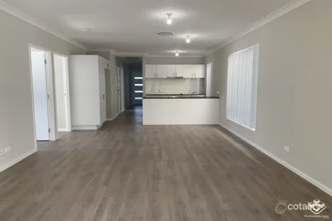 Property photo of 5 Daybreak Street Spring Mountain QLD 4300