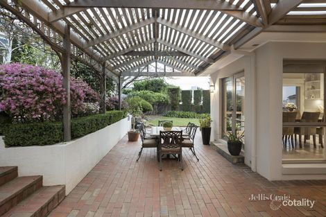 Property photo of 3 Deloraine Close Doncaster East VIC 3109