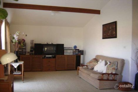 Property photo of 16 Macquarie Grove Caves Beach NSW 2281