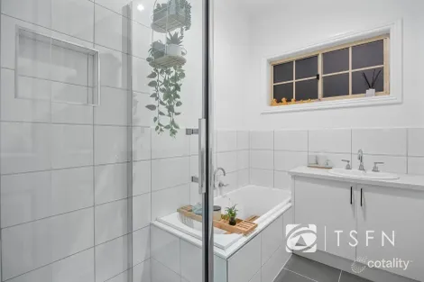 Property photo of 4 Joshua Court Spring Gully VIC 3550
