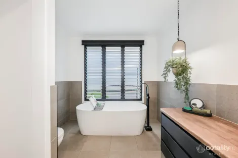 Property photo of 65 Sea Esplanade Burnett Heads QLD 4670