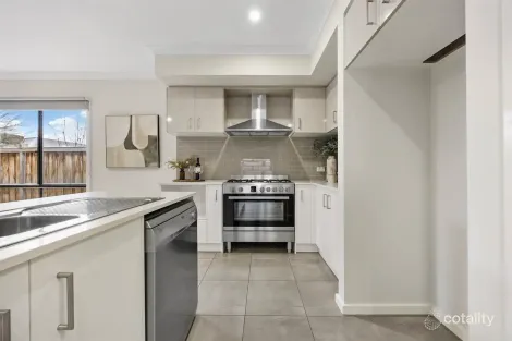 Property photo of 2 Sorrel Circuit Sunbury VIC 3429