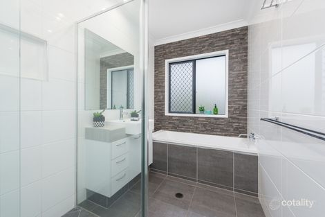 Property photo of 28 Meander Court Ormeau Hills QLD 4208