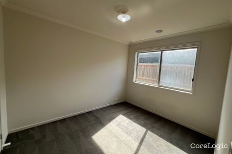 Property photo of 32 Embleton Chase Weir Views VIC 3338