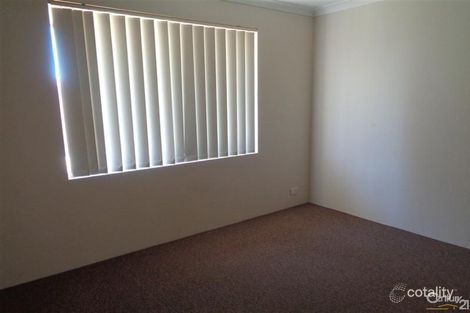 Property photo of 77 Parkland Drive Warnbro WA 6169