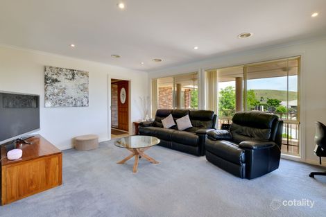 Property photo of 2 Camphorwood Close Jerrabomberra NSW 2619