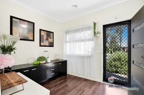 Property photo of 8 Embleton Chase Weir Views VIC 3338