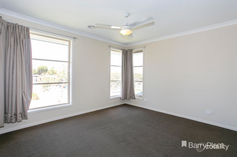 Property photo of 23 Donatello Crescent Narre Warren VIC 3805