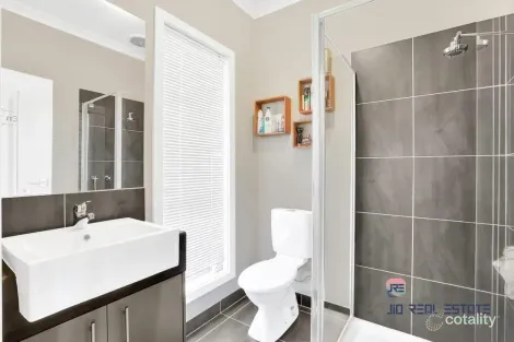 Property photo of 8 Embleton Chase Weir Views VIC 3338