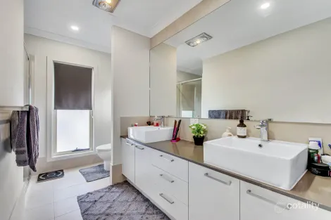 Property photo of 12 Koona Place Hillcrest QLD 4118