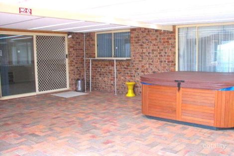Property photo of 14 Overlanders Way Hillvue NSW 2340