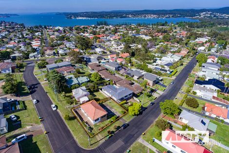 Property photo of 2 Chippindall Street Speers Point NSW 2284