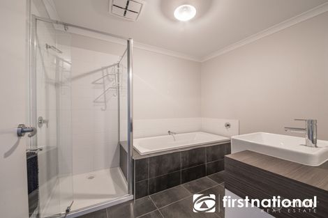 Property photo of 35/23 Atlantic Drive Pakenham VIC 3810