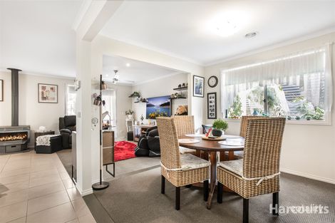 Property photo of 3 Statesman Circuit Cranbourne East VIC 3977