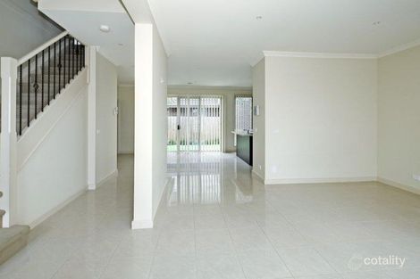 Property photo of 1/245 Lawrence Road Mount Waverley VIC 3149