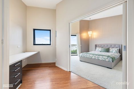 Property photo of 4 Cabarita Point Kalimna VIC 3909