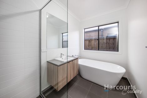 Property photo of 8 Petrolo Street Truganina VIC 3029