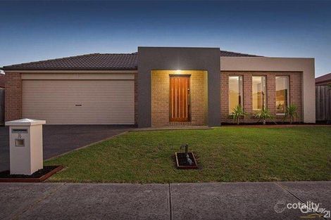 Property photo of 76 Sandalwood Drive Pakenham VIC 3810